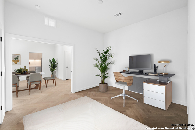 Listing photo id 15 for 2209 1st Street S 108