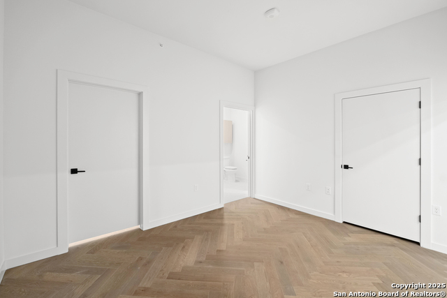 Listing photo id 16 for 2209 1st Street S 108