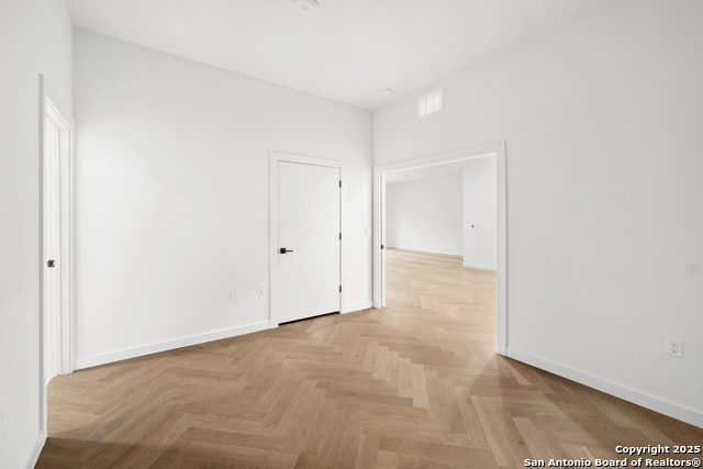 Listing photo id 17 for 2209 1st Street S 108