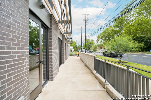 Listing photo id 23 for 2209 1st Street S 108