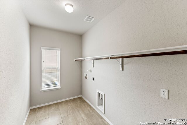 Image 15 of 50 For 15207 Comanche Gard