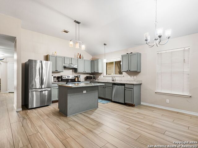 Listing photo id 3 for 8711 Dumaine
