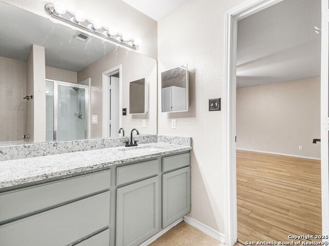 Listing photo id 7 for 8711 Dumaine