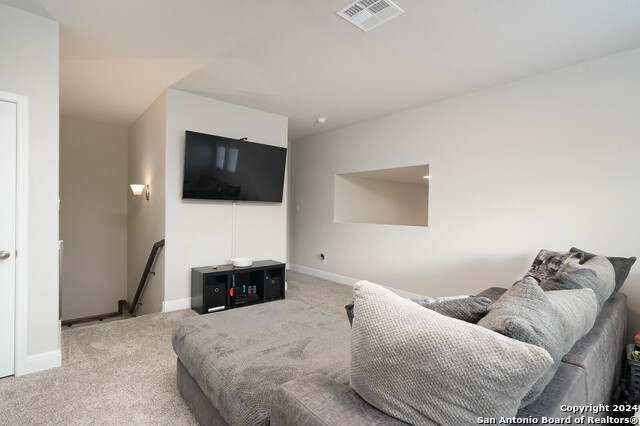 Image 21 of 31 For 1043 Aidenbaum