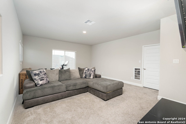 Image 22 of 31 For 1043 Aidenbaum