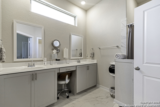 Listing photo id 11 for 4439 Tiger Run