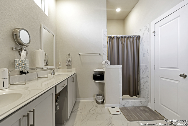Listing photo id 12 for 4439 Tiger Run