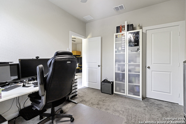 Listing photo id 15 for 4439 Tiger Run