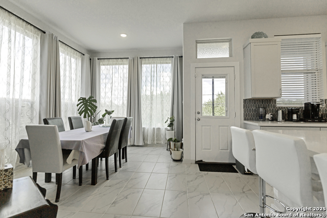 Listing photo id 4 for 4439 Tiger Run