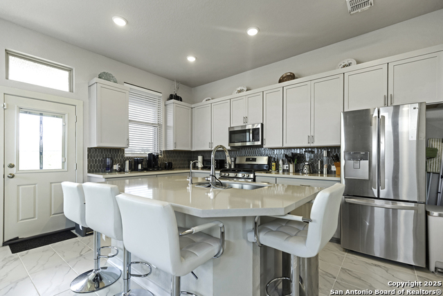 Listing photo id 6 for 4439 Tiger Run