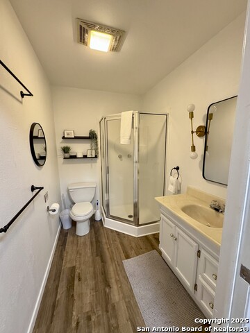 Image 13 of 24 For 651 Colleen Dr