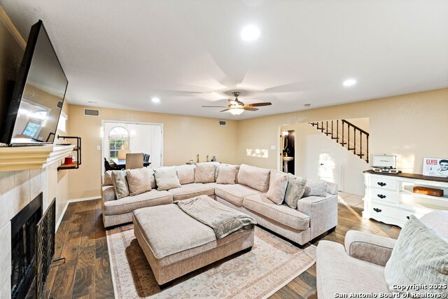 Listing photo id 10 for 123 Country Gardens
