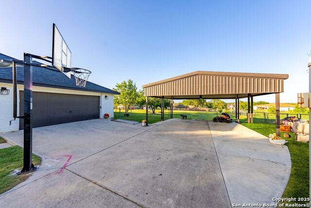 Listing photo id 33 for 123 Country Gardens