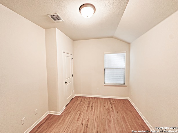 Image 16 of 23 For 13823 Enzo Gate  102