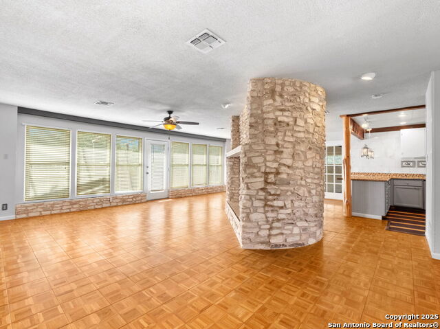 Listing photo id 11 for 30520 Bulverde Hills