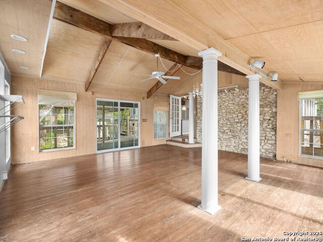 Listing photo id 17 for 30520 Bulverde Hills