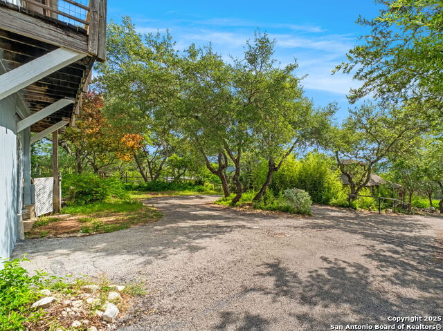 Listing photo id 25 for 30520 Bulverde Hills