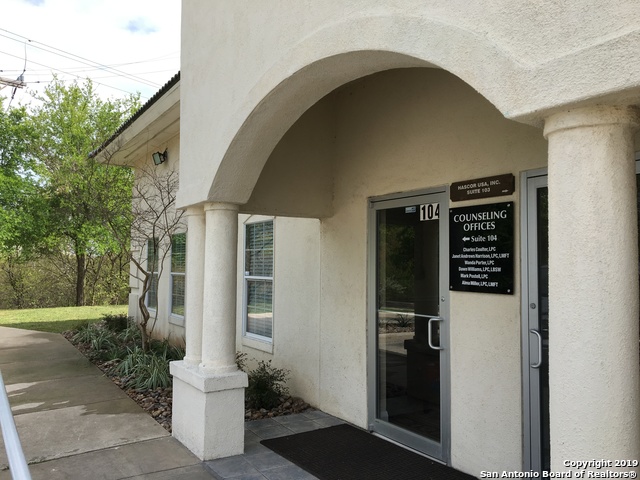 Listing photo id 0 for 18834 Stone Oak Pkwy 104-a