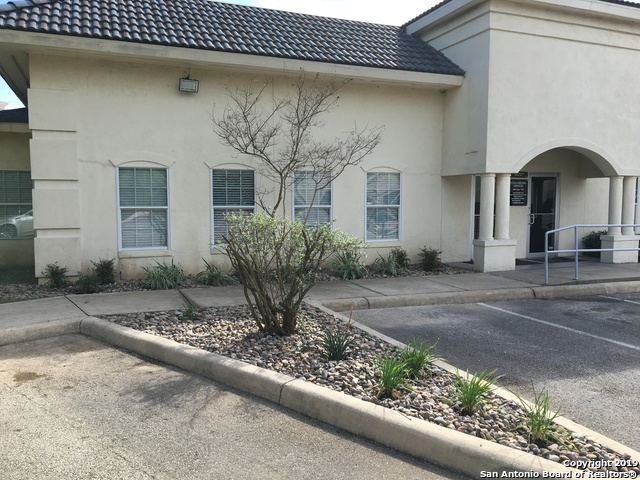 Listing photo id 1 for 18834 Stone Oak Pkwy 104-a