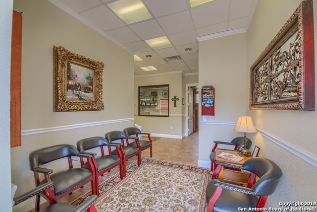 Listing photo id 2 for 18834 Stone Oak Pkwy 104-a