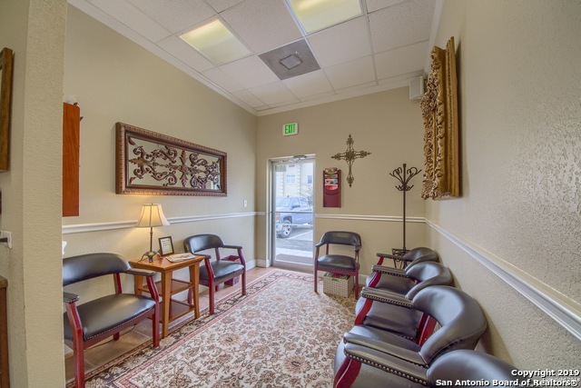 Listing photo id 3 for 18834 Stone Oak Pkwy 104-a