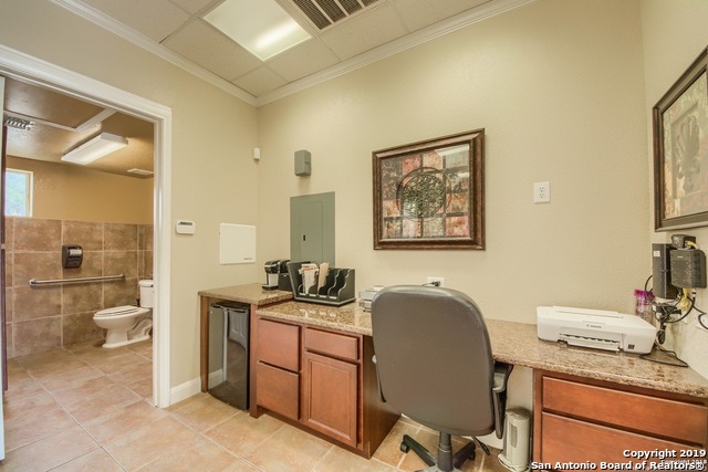 Listing photo id 5 for 18834 Stone Oak Pkwy 104-a