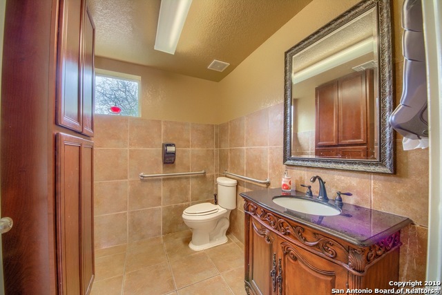 Listing photo id 6 for 18834 Stone Oak Pkwy 104-a