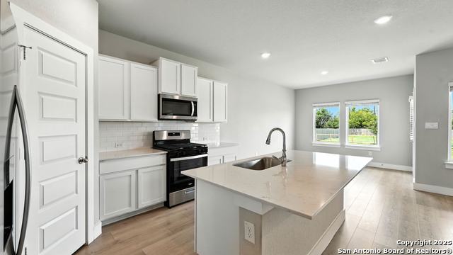 Listing photo id 4 for 29125 Rock Canyon