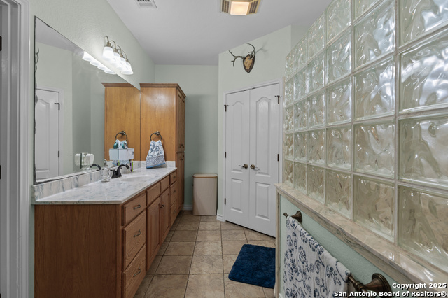 Image 19 of 50 For 700 Lake Valley
