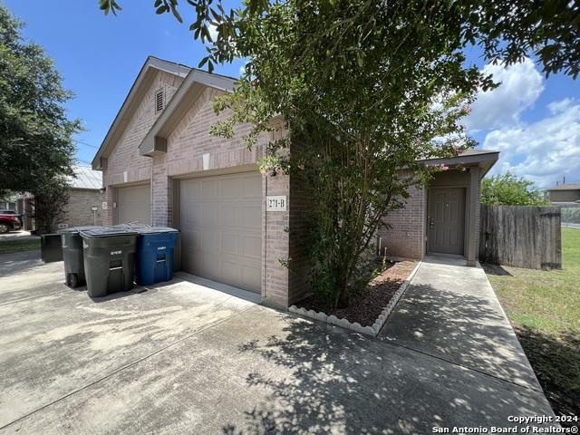 Image 2 of 30 For 271 Rosalie Dr  B
