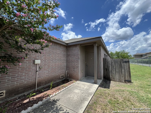 Image 4 of 30 For 271 Rosalie Dr  B