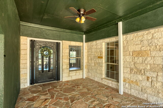 Listing photo id 7 for 3910 Waterwood Pass