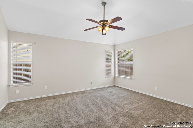 Listing photo id 12 for 8807 Lost Woods