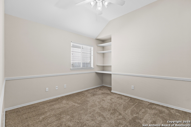 Listing photo id 18 for 8807 Lost Woods