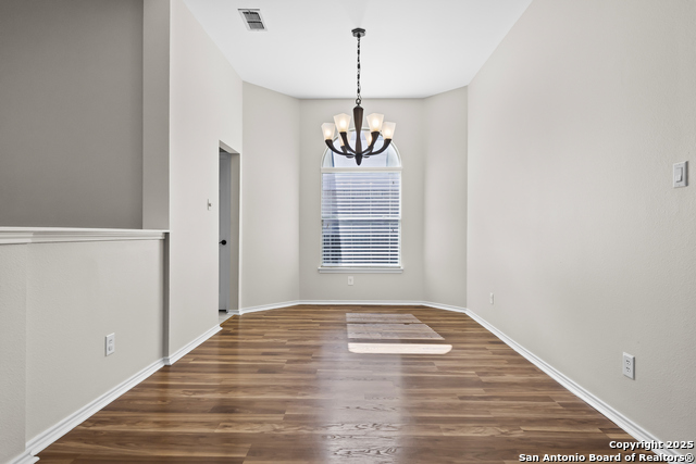 Listing photo id 3 for 8807 Lost Woods