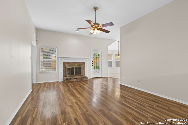 Listing photo id 4 for 8807 Lost Woods