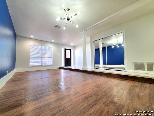 Listing photo id 3 for 6206 Mesa Verde