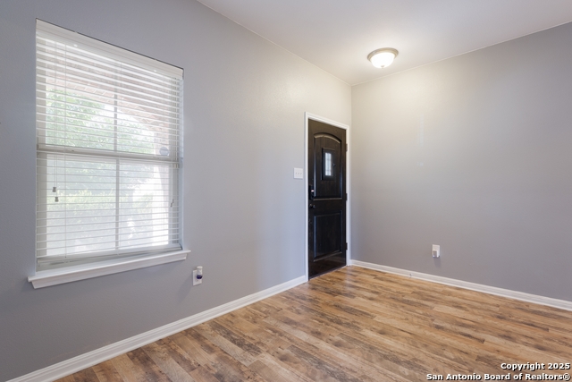 Image 6 of 33 For 416 Stonebrook Dr
