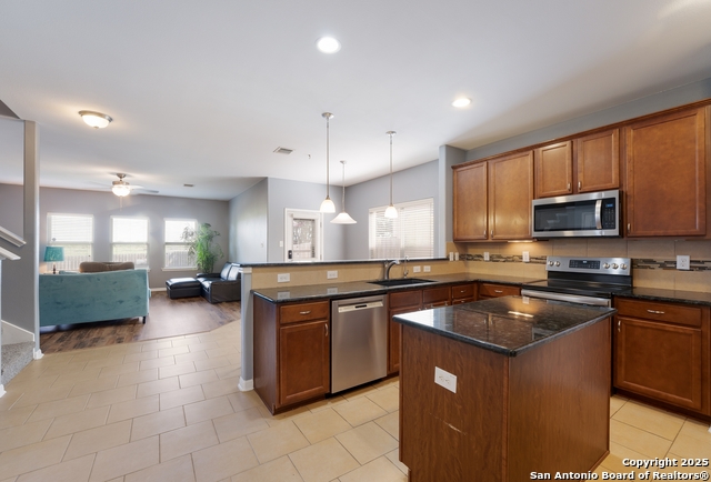 Image 7 of 33 For 416 Stonebrook Dr
