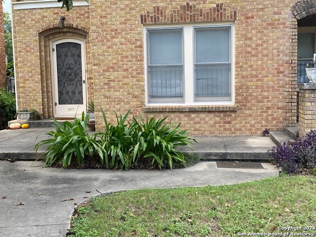 Image 2 of 7 For 245 E Lullwood Ave  Front