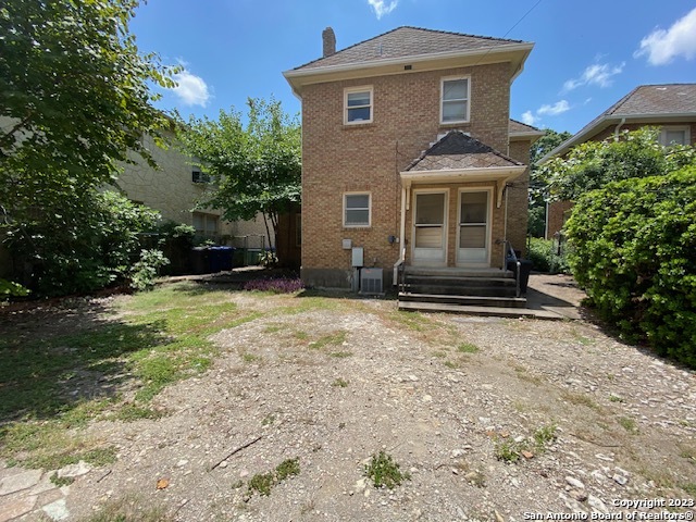 Image 7 of 7 For 245 E Lullwood Ave  Front