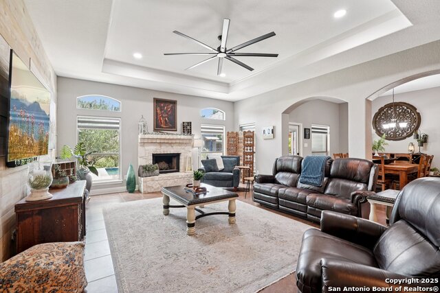 Image 7 of 47 For 14702 Hill Pine Way