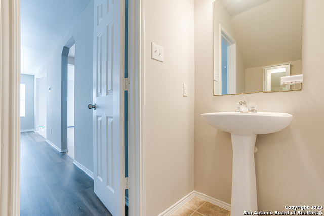 Image 22 of 35 For 24238 Waterwell Oaks
