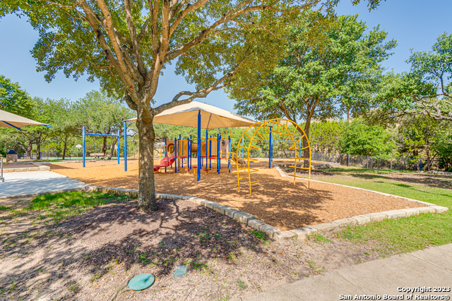 Image 33 of 35 For 24238 Waterwell Oaks