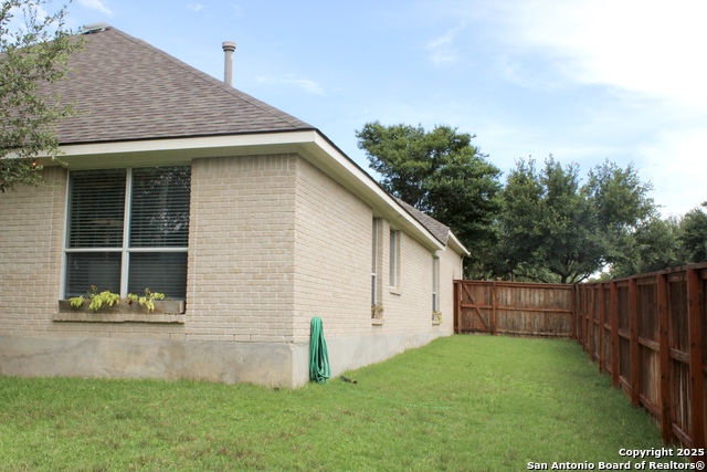 Listing photo id 15 for 3426 Hilldale Point