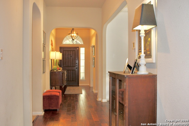 Listing photo id 1 for 3426 Hilldale Point