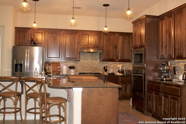 Listing photo id 3 for 3426 Hilldale Point