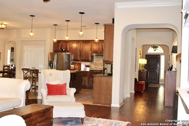 Listing photo id 4 for 3426 Hilldale Point