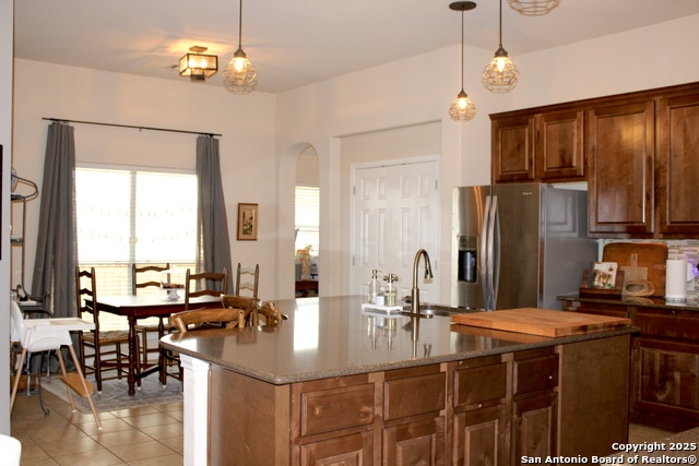 Listing photo id 5 for 3426 Hilldale Point
