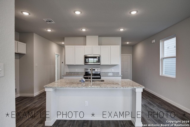 Listing photo id 12 for 14743 Emerio Drive
